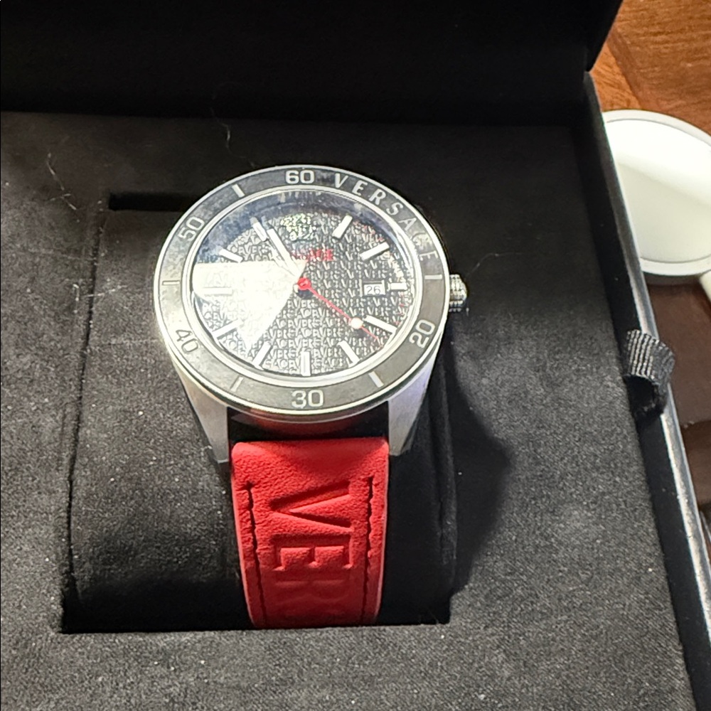 Versace V-Dome Quartz Black Dial Men's Watch VE8E00124 With POA In Pics